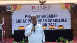 Badan Nasional Sertifikasi Profesi (BNSP) telah melaksanakan penandatanganan Surat Perjanjian Swakelola Program Sertifikasi Kompetensi Kerja (PSKK) di Grand Mercure Hotel Yogyakarta (22/5/24). (Doc.BNSP)