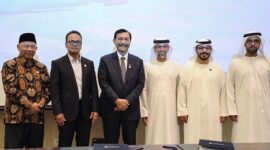 Menteri Koordinator Kemaritiman dan Investasi (Menko Marves) RI Luhut Binsar Pandjaitan dengan Menteri Energi dan Infastruktur Uni Emirat Arab, Suhail Al Mazroui pada Selasa (21/5/2024) di Nusa Dua, Bali. (Dok. Ìnfopublik.id)