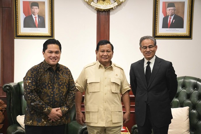 Menteri Pertahanan RI Prabowo Subianto menerima kunjungan Menteri Badan Usaha Milik Negara (BUMN) Erick Thohir dan pendiri Emaar Properties. (Dok. Tim Media Prabowo)
