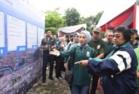 Menteri Lingkungan Hidup dan Kehutanan  Siti Nurbaya Bakar bersama Direktur Utama Pertamina Nicke Widyawati. (Dok. Pertamina.com)