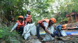 Bertepatan dengan Hari Sungai Nasional yang dirayakan setiap tanggal 27 Juli, PT PGN Tbk mengangkut sebanyak 7,9 ton sampah dari Sungai Ciliwung. (Dok. PT PGN Tbk)