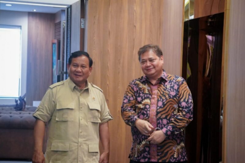 Menko Perekonomian RI Airlangga Hartarto dan Menteri Pertahanan RI sekaligus Presiden terpilih Prabowo Subianto. (Dok. ekon.go.id)