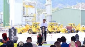 Presiden Joko Widodo meresmikan smelter tembaga dan pemurnian logam mulia PT Amman Mineral Internasional Tbk., yang berlokasi di Kabupaten Sumbawa Barat, Nusa Tenggara Barat, pada Senin, 23 September 2024. (BPMI Setpres/Muchlis Jr)