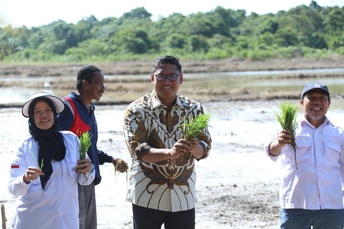 Wakil Menteri Pertanian (Wamentan), Sudaryono Mendorong BUMN Pangan Jadi Pusat Benih Terbesar di Indonesia. (Dok. Kementan)