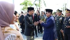 Presiden RI ke-8 Prabowo Subianto mengantar Presiden RI ke-7 Joko Widodo (Jokowi) beserta Iriana Jokowi. (Dok. Tim Media Prabowo)