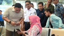 Wakil Menteri Komunikasi dan Digital Angga Raka Prabowo melakukan inspeksi langsung ke jalur Pantai Utara (Pantura). (Dok. komdigi.go.id)

