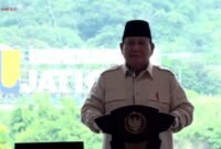 Presiden RI Prabowo Subianto saat meresmikan 37 proyek listrik nasional di 18 provinsi, yang digelar di PLTA, Jatigede, Sumedang, Jawa Barat, Senin (20/1/2025). (Dok. Sekretariat Kabinet RI)