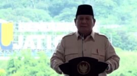 Presiden RI Prabowo Subianto saat meresmikan 37 proyek listrik nasional di 18 provinsi, yang digelar di PLTA, Jatigede, Sumedang, Jawa Barat, Senin (20/1/2025). (Dok. Sekretariat Kabinet RI)