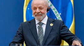 1. Presiden Lula menolak tarif AS dan tegaskan hak rakyat atas logam tanah jarang nasional. (Facebook.com @Lula)