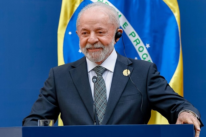 1. Presiden Lula menolak tarif AS dan tegaskan hak rakyat atas logam tanah jarang nasional. (Facebook.com @Lula)