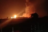 2. Kobaran api dari sumur migas Subang masih menyala, warga sudah dievakuasi ke tempat aman. (Dok. Video Viral)