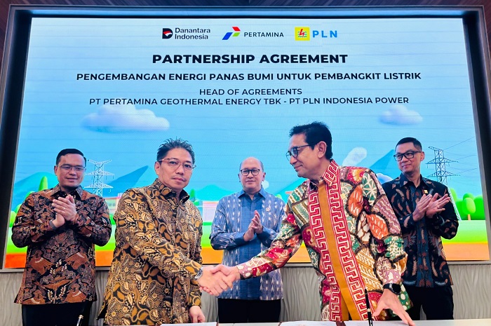 CEO Danantara, Rosan Roeslani, saat penandatanganan MoU kerja sama geothermal antara PLN dan Pertamina. (Dok. Danantara)

